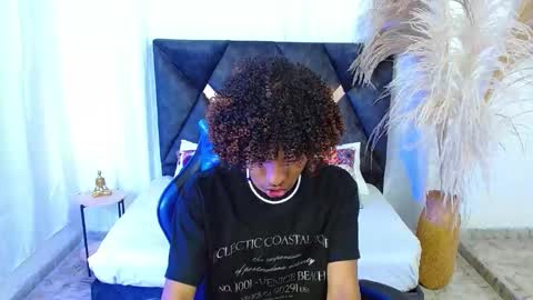 Angel online show from February 4, 8:25 pm