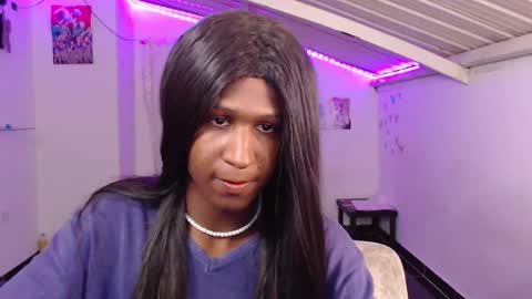 Snapshot of angell_dustt chatting on December 7, 5:59 am Danielle online show from December 7, 5:59 am
