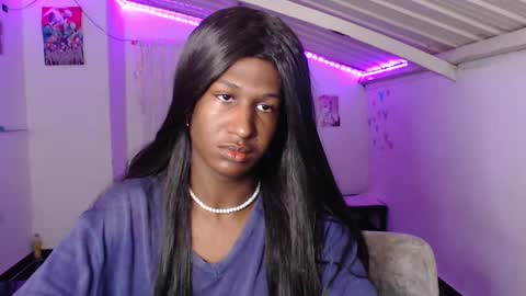 Snapshot of angell_dustt chatting on December 9, 6:01 am Danielle online show from December 9, 6:01 am