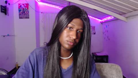 Snapshot of angell_dustt chatting on December 9, 9:06 am Danielle online show from December 9, 9:06 am