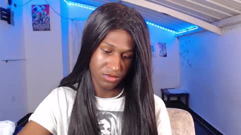 Snapshot of angell_dustt chatting on December 18, 5:48 am Danielle online show from December 18, 5:48 am