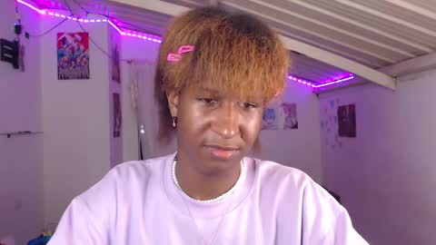 Snapshot of angell_dustt chatting on December 22, 7:22 am Danielle online show from December 22, 7:22 am