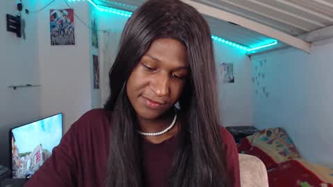 Snapshot of angell_dustt chatting on December 25, 4:12 am Danielle online show from December 25, 4:12 am