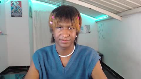 Snapshot of angell_dustt chatting on January 23, 8:15 am Danielle online show from January 23, 8:15 am