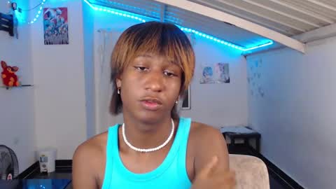 Snapshot of angell_dustt chatting on February 1, 4:03 am Danielle online show from February 1, 4:03 am