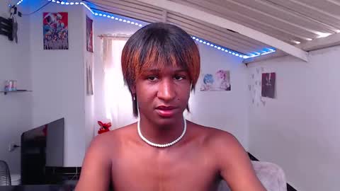 Snapshot of angell_dustt chatting on February 12, 6:19 pm Danielle online show from February 12, 6:19 pm