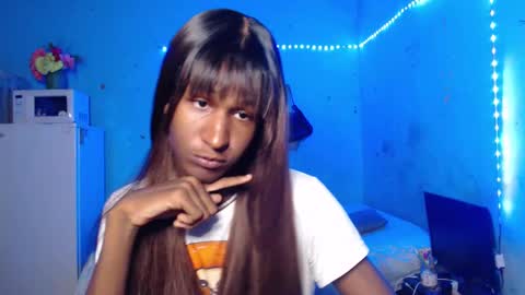 Snapshot of angell_dustt chatting on October 1, 11:16 am Danielle online show from October 1, 11:16 am