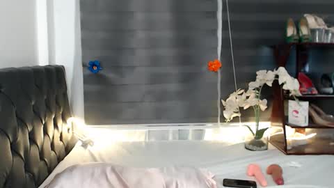 angella_dior online show from January 6, 1:59 pm
