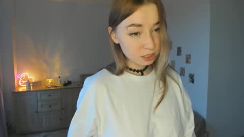 Snapshot of angella_mills chatting on November 6, 6:14 am angella_mills online show from November 6, 6:14 am