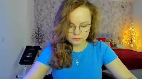 Snapshot of angellarud chatting on March 1, 11:23 am angellarud online show from March 1, 11:23 am