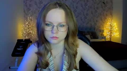 Snapshot of angellarud chatting on March 3, 7:53 pm angellarud online show from March 3, 7:53 pm