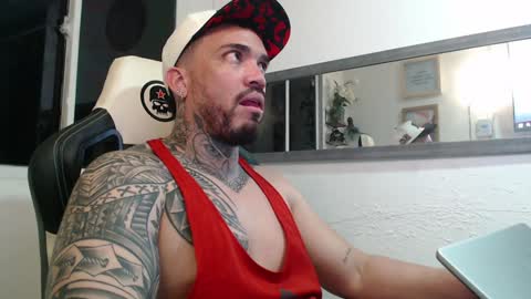 Snapshot of angellatino0 chatting on December 6, 7:43 am angellatino0 online show from December 6, 7:43 am