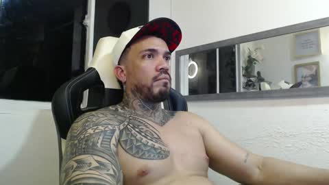 Snapshot of angellatino0 chatting on December 8, 2:39 am angellatino0 online show from December 8, 2:39 am