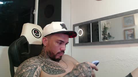 Snapshot of angellatino0 chatting on December 9, 4:23 am angellatino0 online show from December 9, 4:23 am