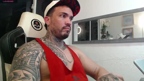 Snapshot of angellatino0 chatting on December 17, 7:18 am angellatino0 online show from December 17, 7:18 am