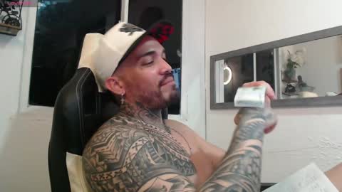 Snapshot of angellatino0 chatting on December 18, 6:21 am angellatino0 online show from December 18, 6:21 am