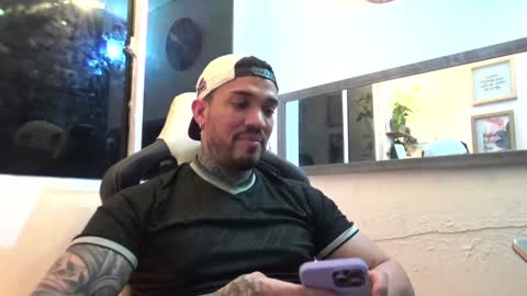 Snapshot of angellatino0 chatting on January 5, 5:51 am angellatino0 online show from January 5, 5:51 am