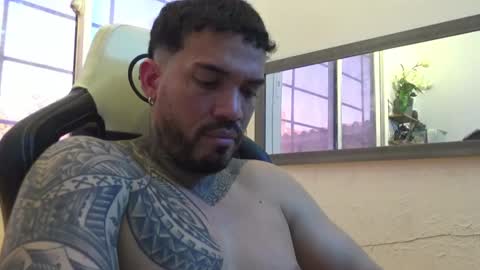 Snapshot of angellatino0 chatting on January 19, 8:41 pm angellatino0 online show from January 19, 8:41 pm