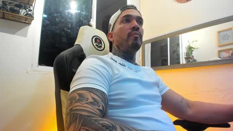 Snapshot of angellatino0 chatting on February 2, 6:48 am angellatino0 online show from February 2, 6:48 am