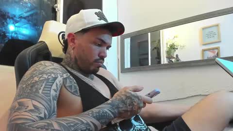 Snapshot of angellatino0 chatting on February 9, 5:50 am angellatino0 online show from February 9, 5:50 am