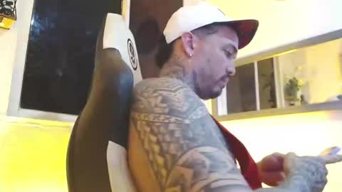 Snapshot of angellatino0 chatting on February 21, 7:45 am angellatino0 online show from February 21, 7:45 am