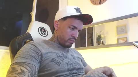 Snapshot of angellatino0 chatting on February 24, 3:02 am angellatino0 online show from February 24, 3:02 am