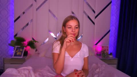 angelleyess online show from October 7, 3:09 pm