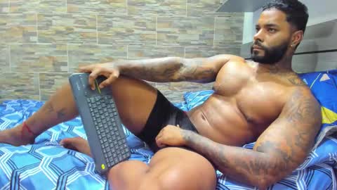 angelo_evans33 online show from December 16, 10:48 pm