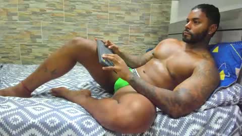 angelo_evans33 online show from April 22, 1:19 am