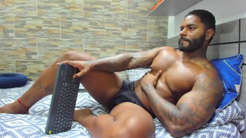 angelo_evans33 online show from April 24, 10:45 pm