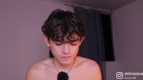 Angelo I work from home this is my room  online show from May 17, 1:25 am