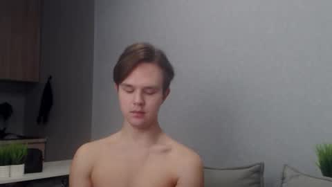 Snapshot of angelraaay chatting on January 18, 12:42 pm Angel online show from January 18, 12:42 pm