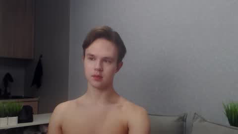 Snapshot of angelraaay chatting on March 6, 10:34 am Angel online show from March 6, 10:34 am