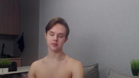 Snapshot of angelraaay chatting on March 10, 10:31 am Angel online show from March 10, 10:31 am