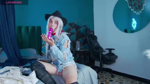 Snapshot of angelross_ chatting on September 13, 2:06 pm Tyler online show from September 13, 2:06 pm