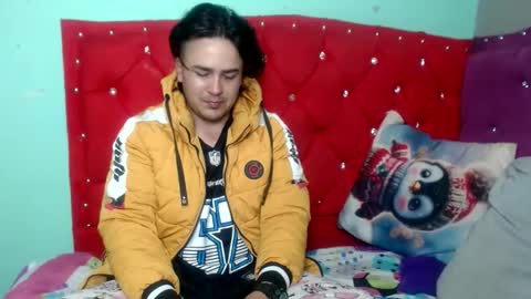 Snapshot of angels_0001 chatting on April 8, 3:06 am angels_0001 online show from April 8, 3:06 am