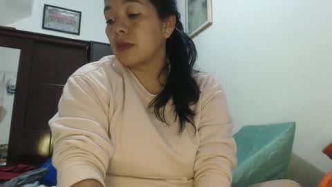 rebeca online show from April 14, 1:00 am