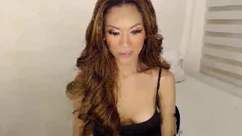 Snapshot of angeltan chatting on March 5, 7:21 pm lucyblue online show from March 5, 7:21 pm