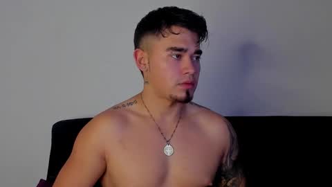 Snapshot of angelx_fox chatting on December 3, 5:37 am Angel Fox online show from December 3, 5:37 am