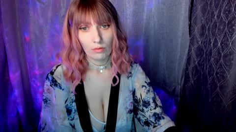 Angie online show from January 6, 9:43 pm