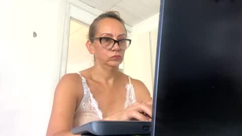 angelycute476334 online show from October 2, 8:16 pm