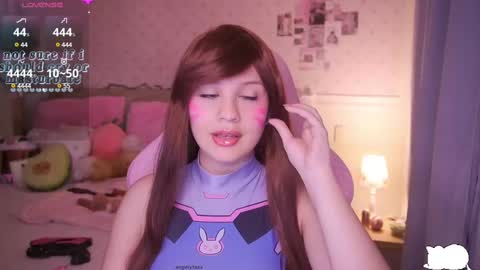 Snapshot of angelytaxx chatting on February 9, 10:42 am Angel online show from February 9, 10:42 am