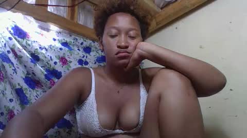 Snapshot of angevannessa chatting on October 22, 7:13 pm ange online show from October 22, 7:13 pm