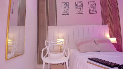 Hi I Am Angie online show from January 17, 4:00 pm