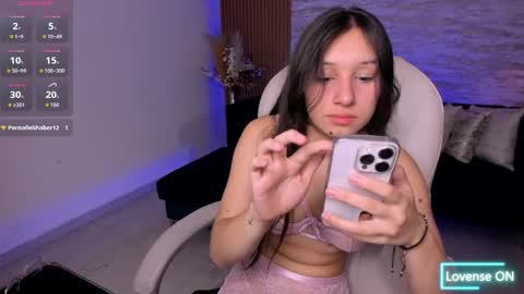 Snapshot of angie_smith_x chatting on June 4, 11:05 am angie_smith_x online show from June 4, 11:05 am