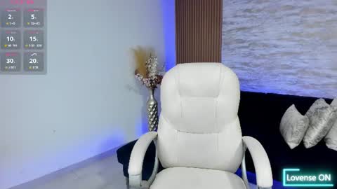 Snapshot of angie_smith_x chatting on June 15, 11:12 am angie_smith_x online show from June 15, 11:12 am