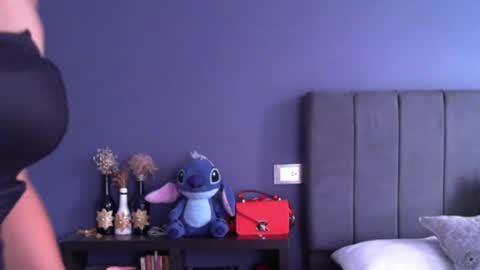 Snapshot of angiebaxter chatting on June 10, 6:18 pm Angiebaxt online show from June 10, 6:18 pm