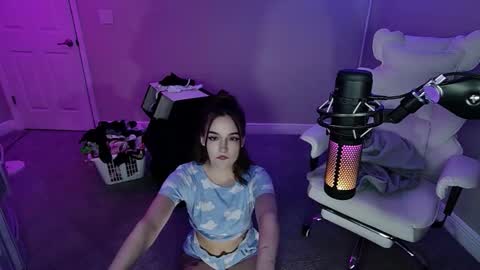 Snapshot of angiefae_ chatting on November 11, 3:17 am Angie Fae online show from November 11, 3:17 am