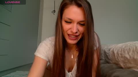 angiemilly online show from March 19, 8:29 am