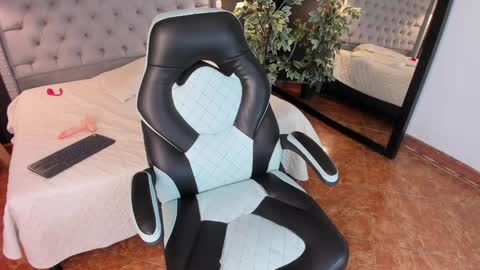 angy_avila online show from January 31, 11:45 pm